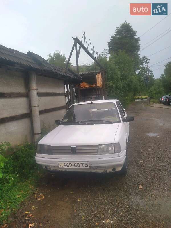 Ліфтбек Peugeot 309 1990 в Рожнятові