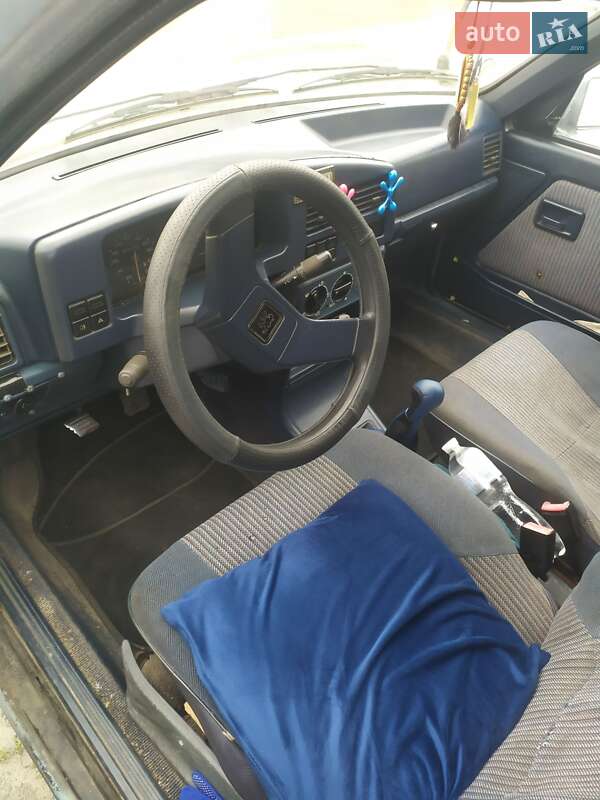 Хэтчбек Peugeot 309 1989 в Миргороде