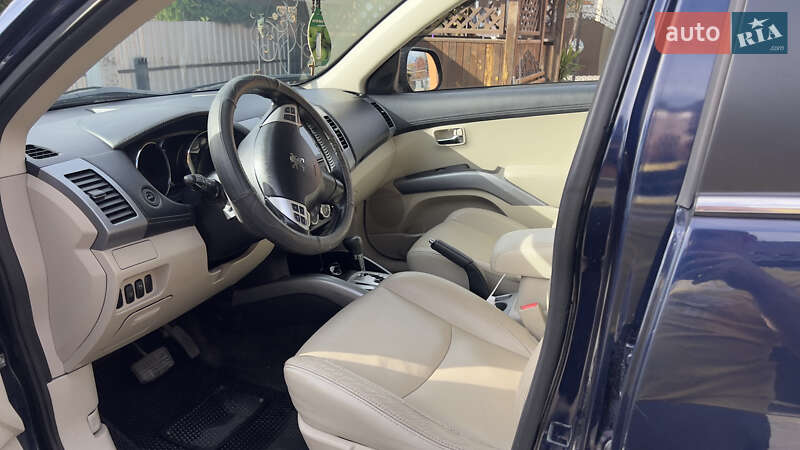 Внедорожник / Кроссовер Peugeot 4007 2010 в Теребовле