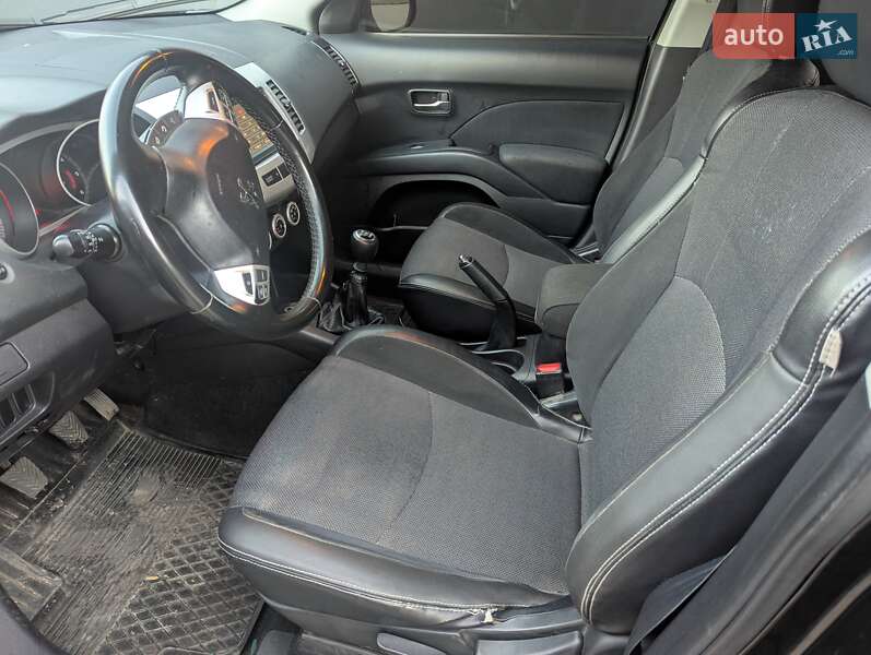 Позашляховик / Кросовер Peugeot 4007 2009 в Чернівцях