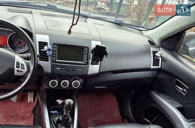 Позашляховик / Кросовер Peugeot 4007 2008 в 