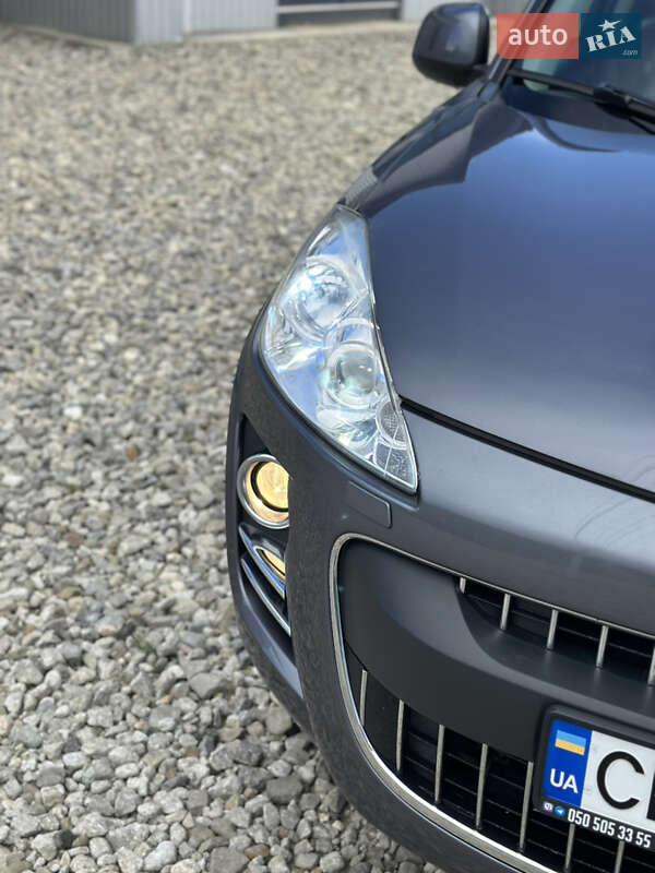 Позашляховик / Кросовер Peugeot 4007 2010 в Чернівцях