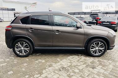 Позашляховик / Кросовер Peugeot 4008 2012 в 