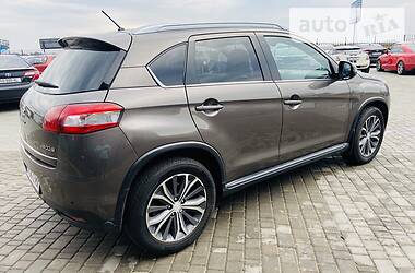 Позашляховик / Кросовер Peugeot 4008 2012 в 
