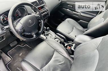 Позашляховик / Кросовер Peugeot 4008 2012 в 
