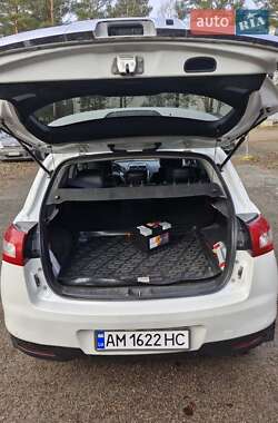 Позашляховик / Кросовер Peugeot 4008 2012 в 