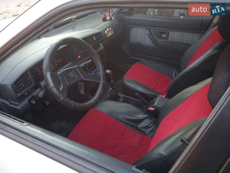 Седан Peugeot 405 1990 в Львове