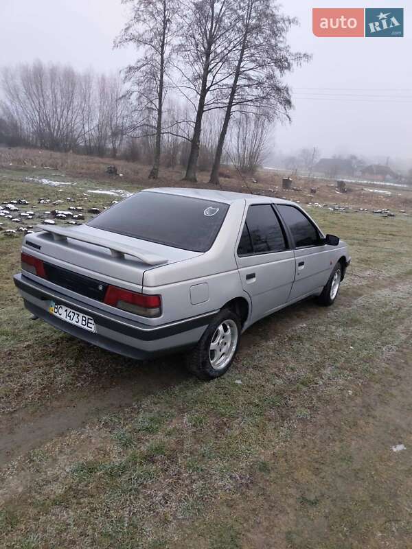 Седан Peugeot 405 1989 в Мостиске