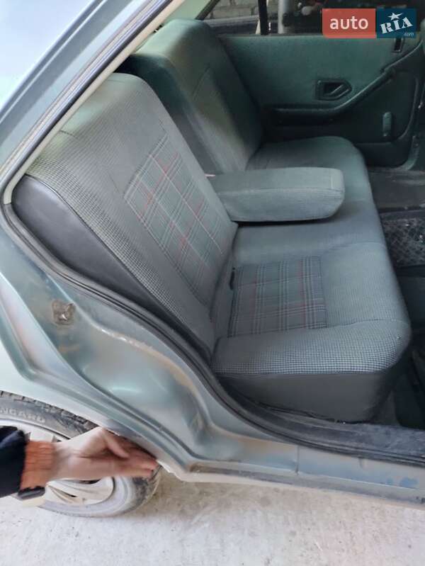 Седан Peugeot 405 1987 в Погребище