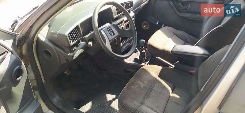 Седан Peugeot 405 1989 в Остроге