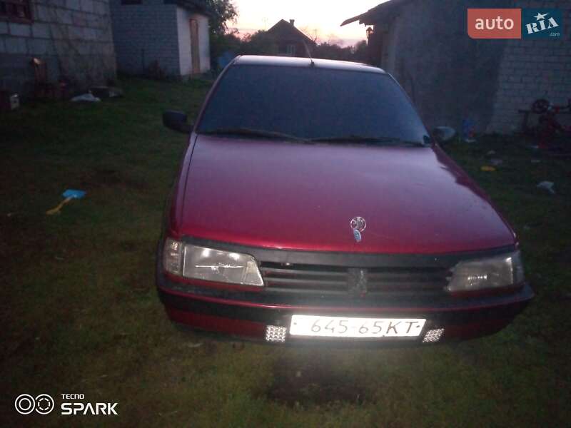 Седан Peugeot 405 1992 в Дубровице
