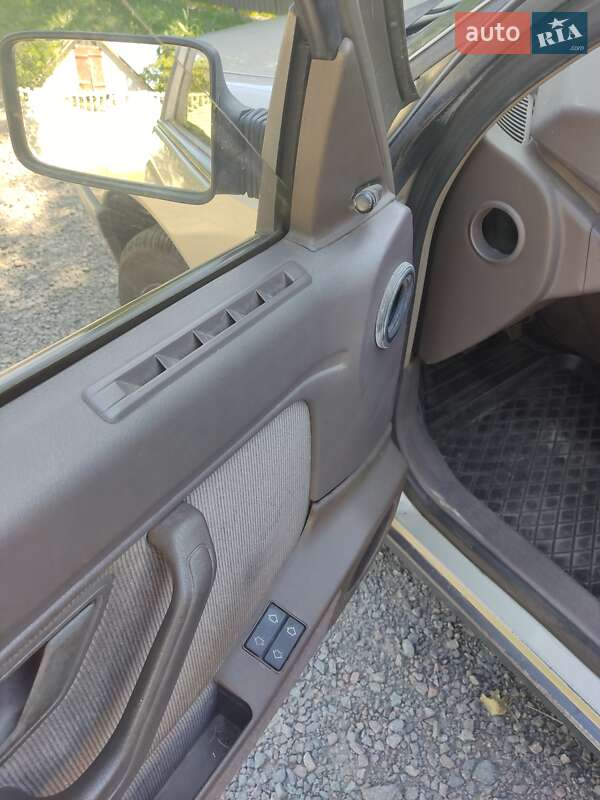 Седан Peugeot 405 1988 в Киеве