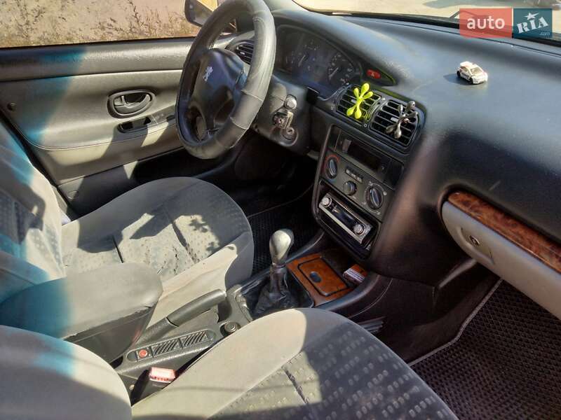 Седан Peugeot 406 2001 в Бориславі