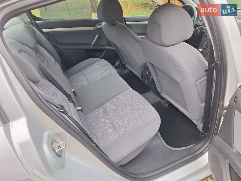 Седан Peugeot 407 2004 в Чернівцях