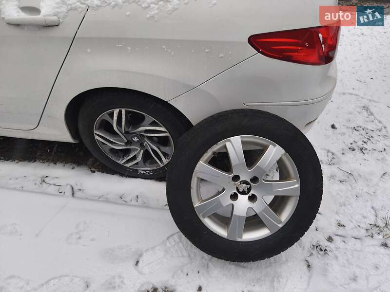 Седан Peugeot 408 2013 в Києві