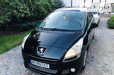 Универсал Peugeot 5008 2012 в Днепре