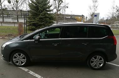 Универсал Peugeot 5008 2010 в Луцке