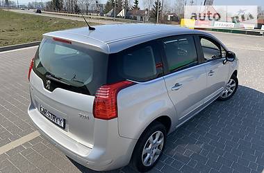 Мінівен Peugeot 5008 2011 в 