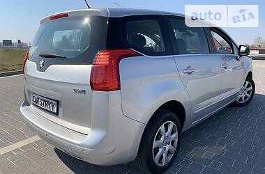 Мінівен Peugeot 5008 2011 в 