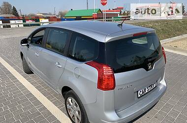 Мінівен Peugeot 5008 2011 в 