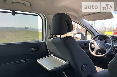 Мінівен Peugeot 5008 2011 в 