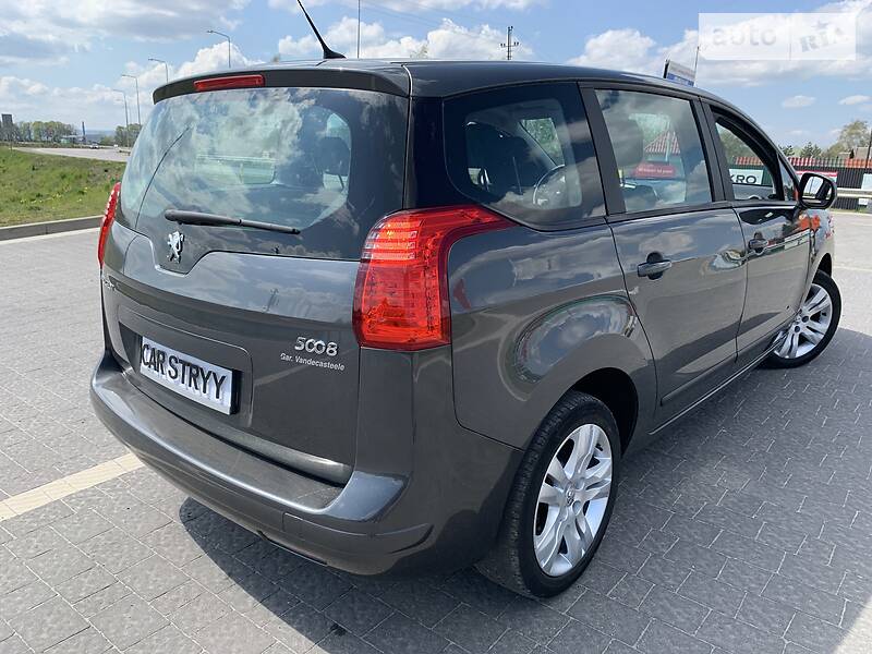 Мінівен Peugeot 5008 2010 в Стрию