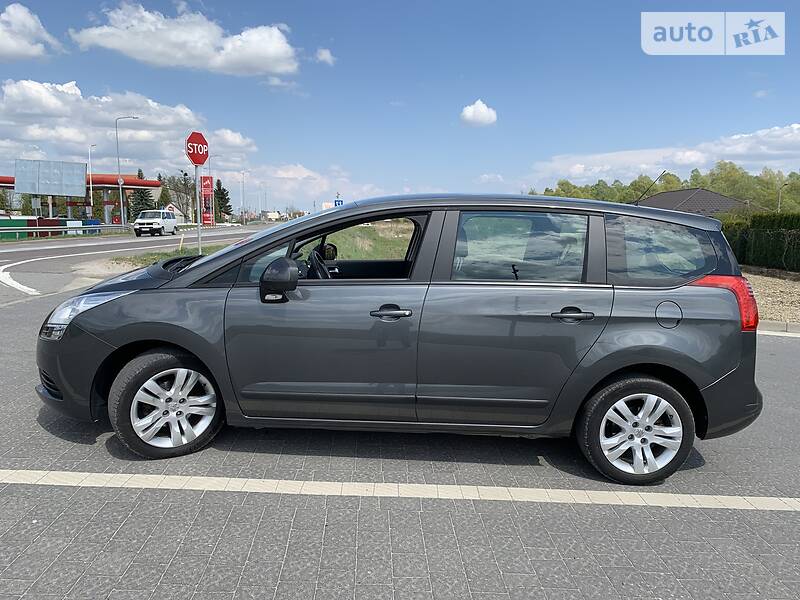 Мінівен Peugeot 5008 2010 в Стрию