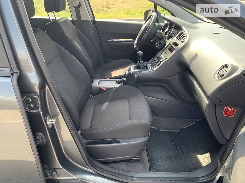 Мінівен Peugeot 5008 2010 в Стрию