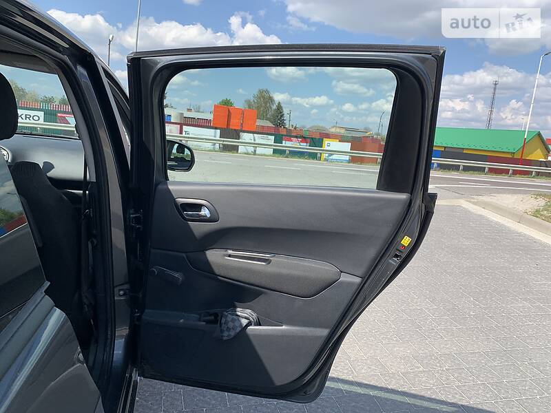 Мінівен Peugeot 5008 2010 в Стрию