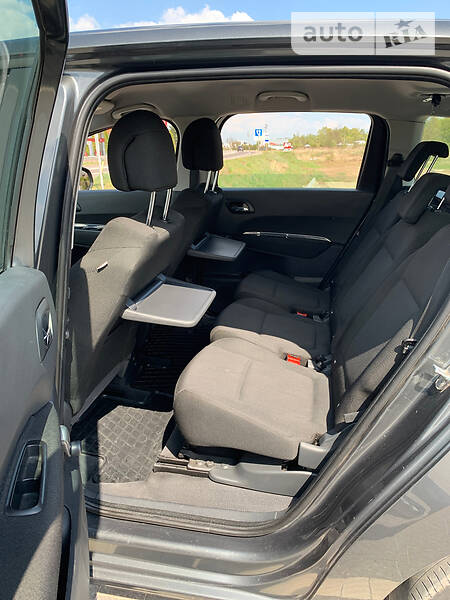 Мінівен Peugeot 5008 2010 в Стрию