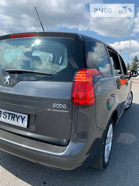 Мінівен Peugeot 5008 2010 в Стрию