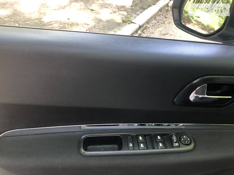 Універсал Peugeot 5008 2015 в Чернівцях