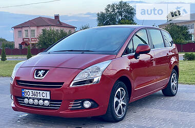 Универсал Peugeot 5008 2010 в Теофиполе