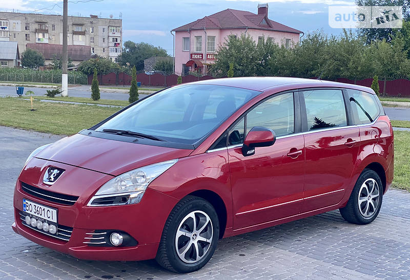 Универсал Peugeot 5008 2010 в Теофиполе