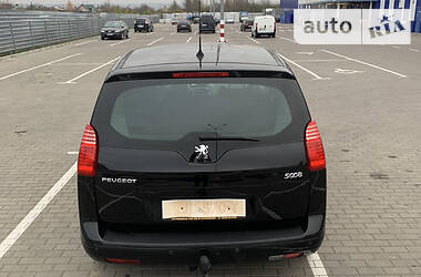 Универсал Peugeot 5008 2012 в Дубно