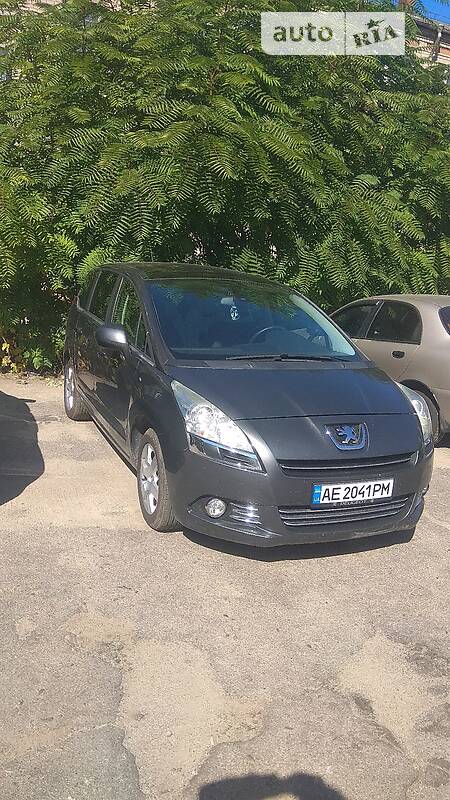 Универсал Peugeot 5008 2010 в Днепре