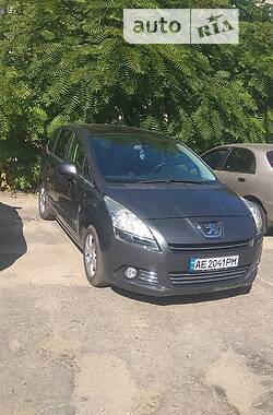 Универсал Peugeot 5008 2010 в Днепре