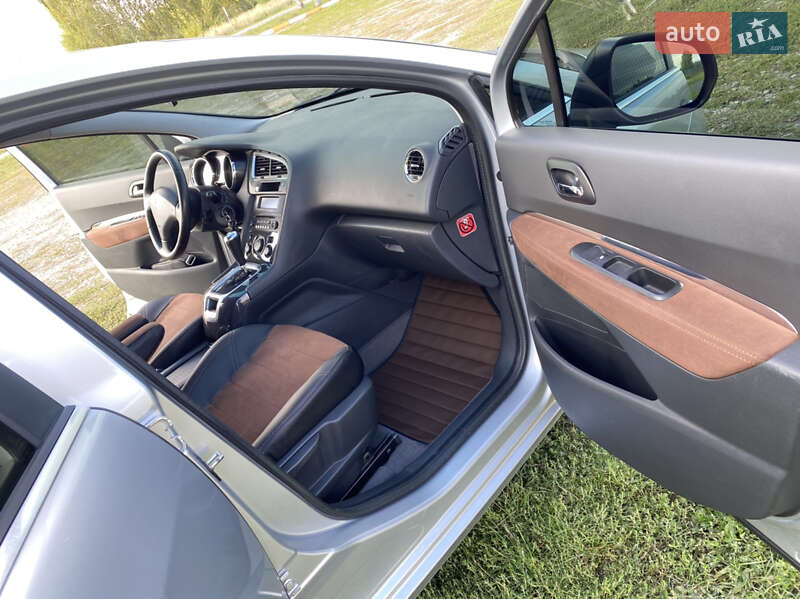 Мінівен Peugeot 5008 2012 в Києві