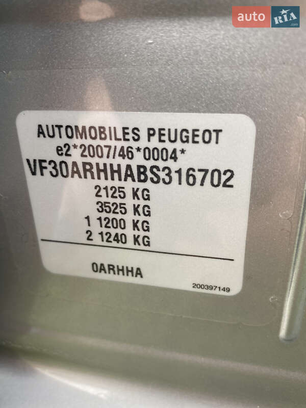 Мінівен Peugeot 5008 2012 в Києві