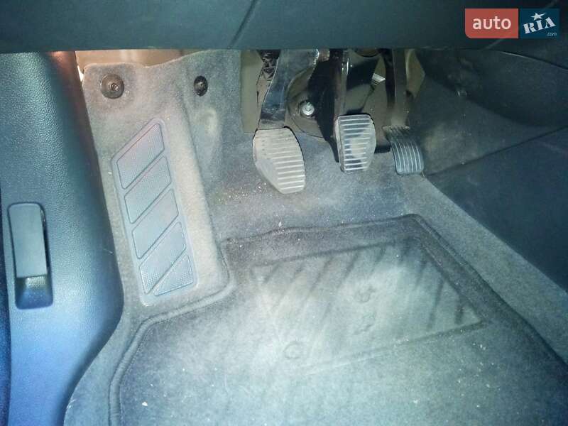 Мінівен Peugeot 5008 2012 в Києві