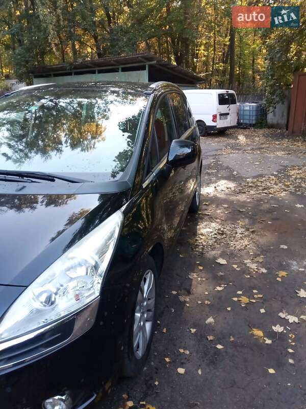Мінівен Peugeot 5008 2012 в Києві