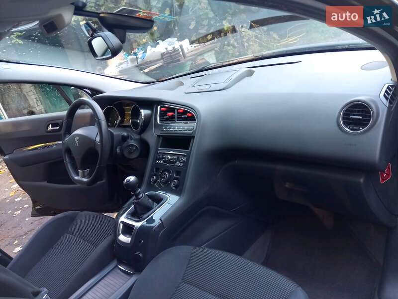 Мінівен Peugeot 5008 2012 в Києві