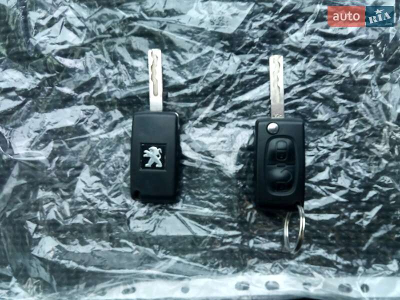 Мінівен Peugeot 5008 2012 в Києві