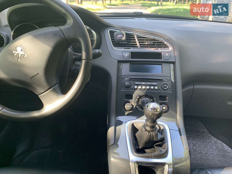 Універсал Peugeot 5008 2013 в Нікополі
