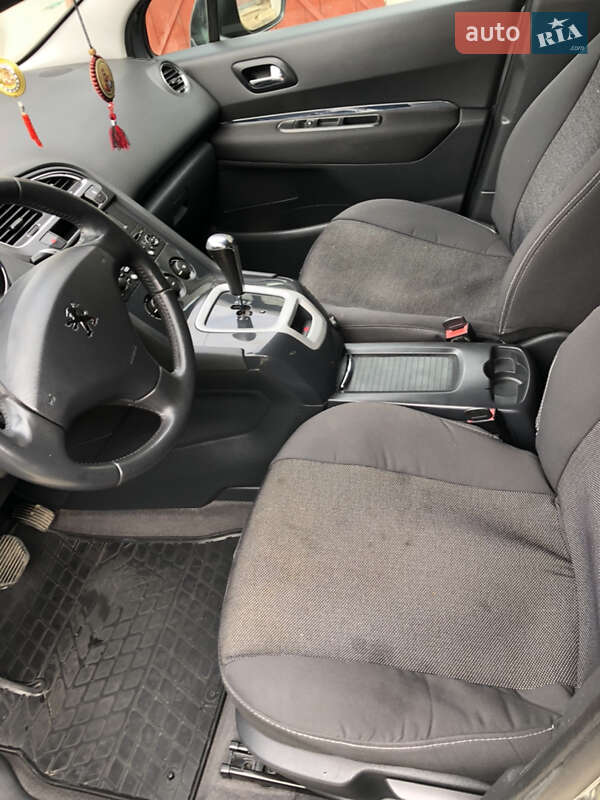 Микровэн Peugeot 5008 2011 в Калуше