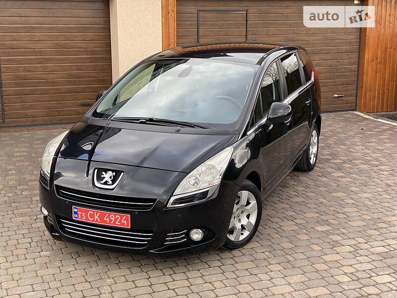 Мінівен Peugeot 5008 2012 в Чернівцях