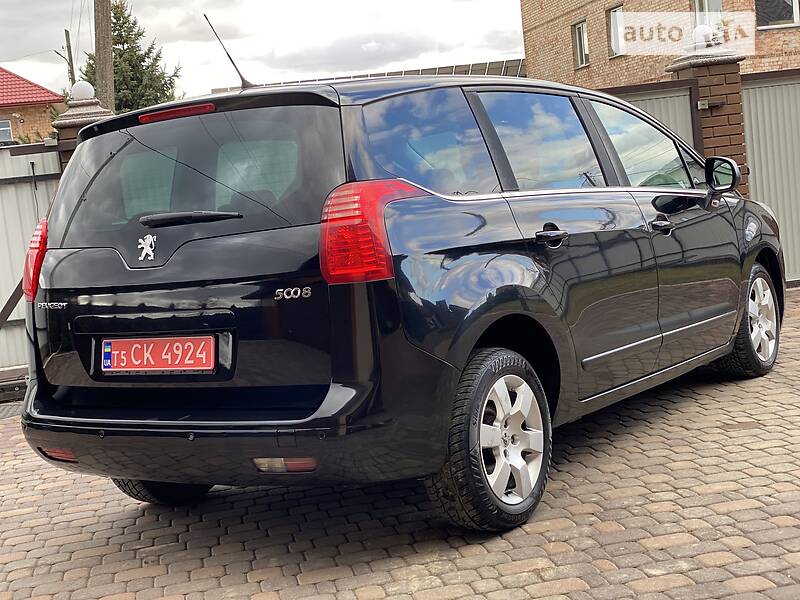 Мінівен Peugeot 5008 2012 в Чернівцях