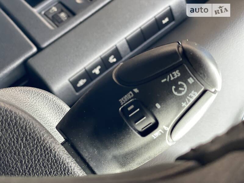 Мінівен Peugeot 5008 2012 в Чернівцях