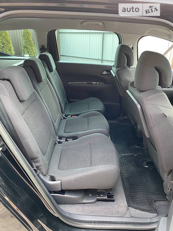Мінівен Peugeot 5008 2012 в Чернівцях