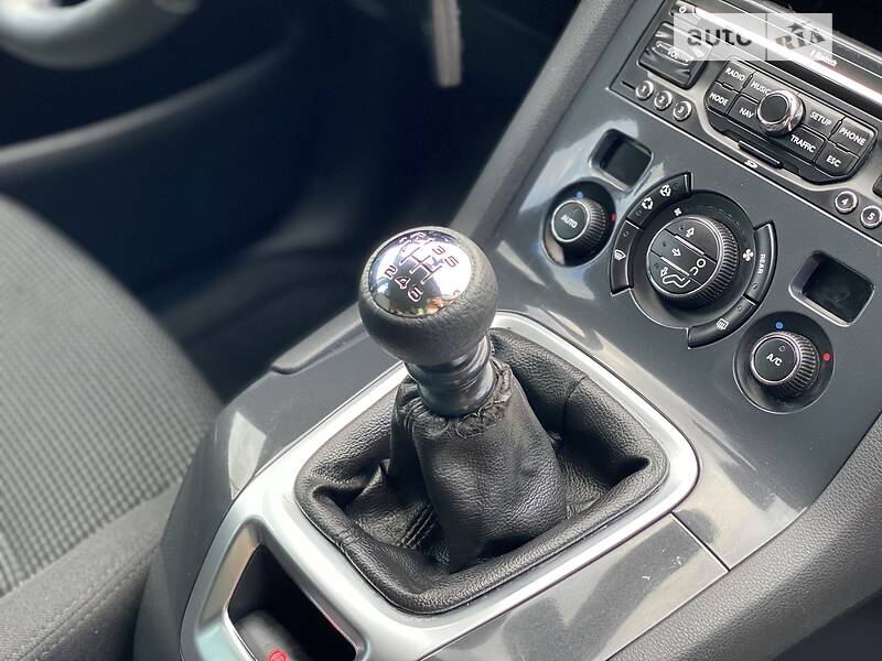 Мінівен Peugeot 5008 2012 в Чернівцях